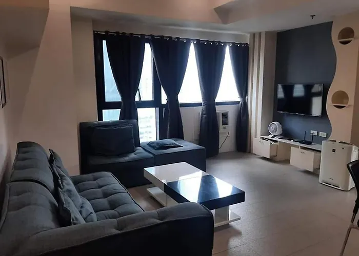Spacious 2 Bedroom Unit With Pool Apartment *
