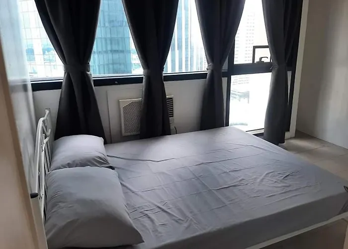 Spacious 2 Bedroom Unit With Pool *