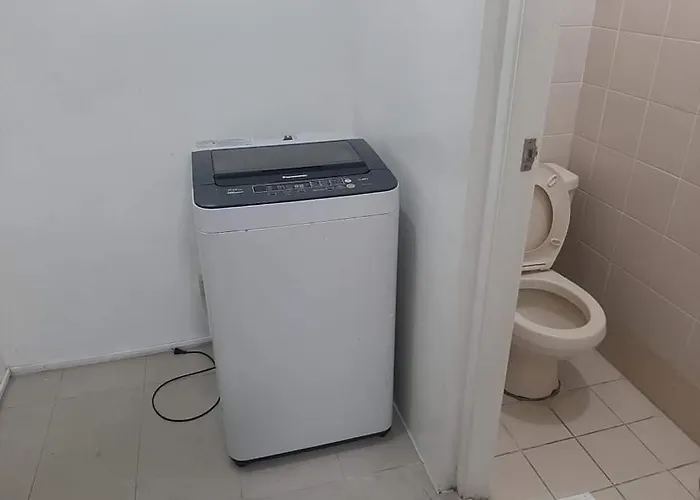 Apartment Spacious 2 Bedroom Unit With Pool *