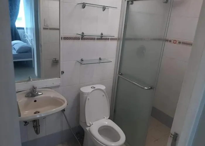 Spacious 2 Bedroom Unit With Pool Apartment Manila