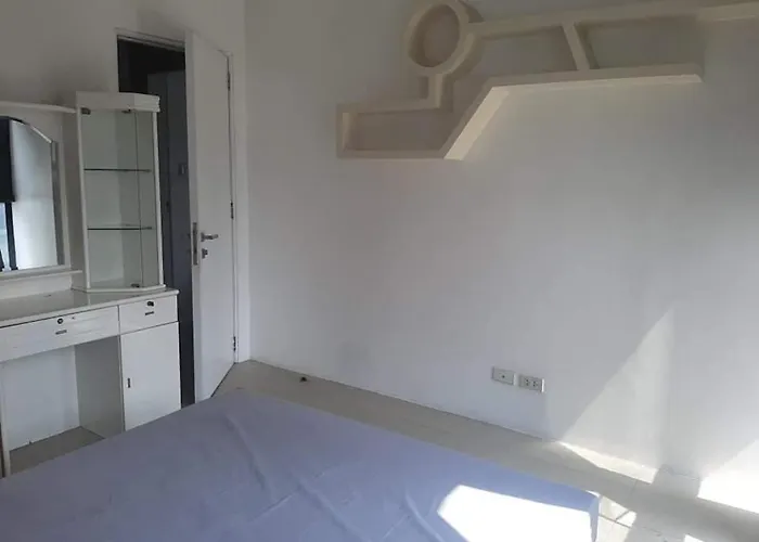Spacious 2 Bedroom Unit With Pool