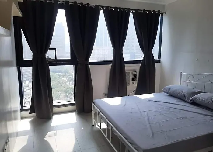 Spacious 2 Bedroom Unit With Pool Apartment *