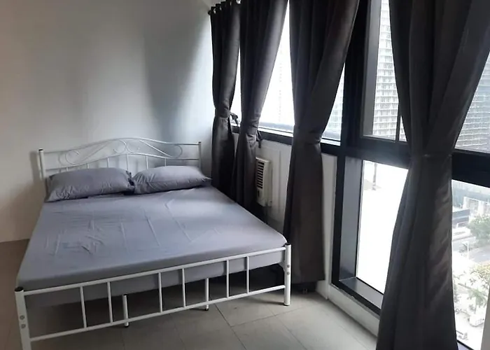 Apartment Spacious 2 Bedroom Unit With Pool Manila